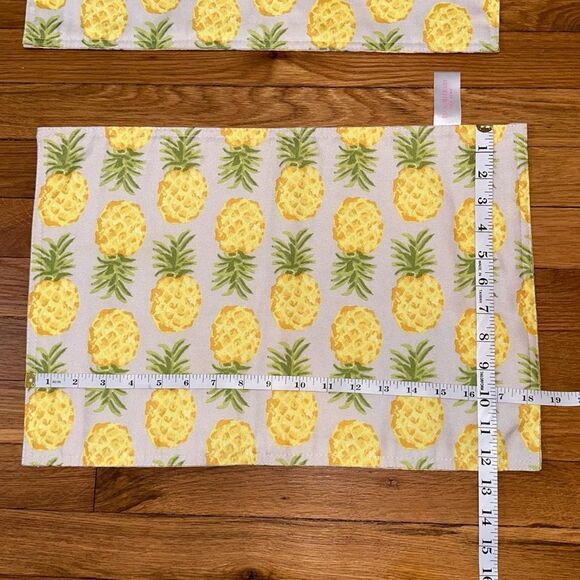 Isaac Mizrahi New York Tropical Pineapple Placemats Set of 4 - Picture 3 of 7